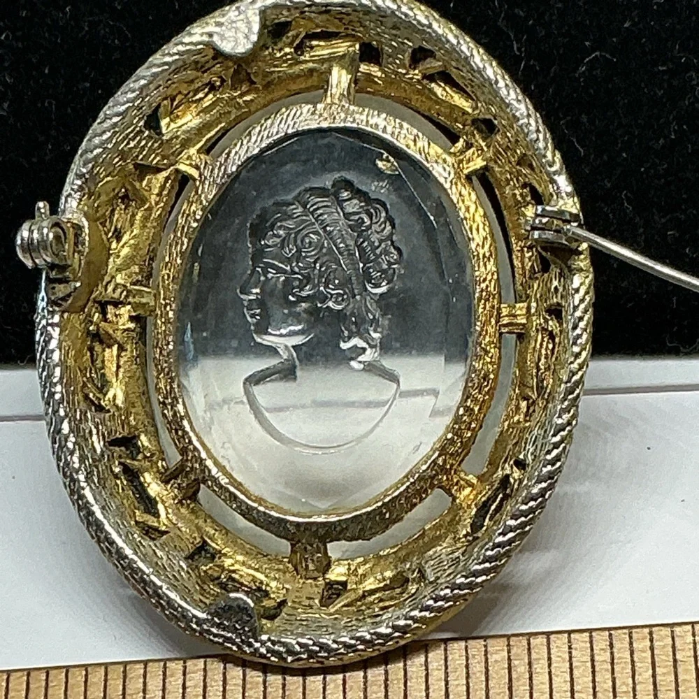 Vintage Lucite Intaglio Cameo Brooch Classical Lady Rhinestone Gold Tone